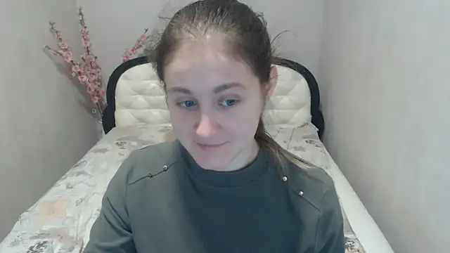 Snapshot of Holliy_Cooper chatting on April 2, 2026, 8:34 am Holliy Cooper online show from April 2, 2026, 8:34 am