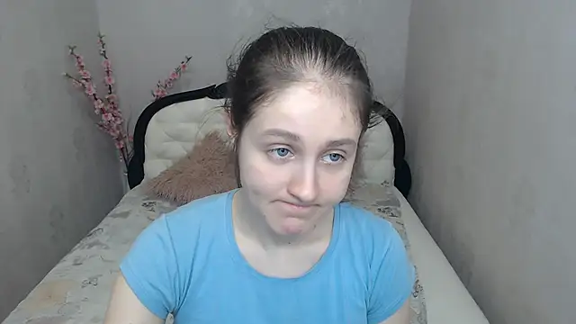 Snapshot of Holliy_Cooper chatting on April 9, 2026, 7:14 am Holliy Cooper online show from April 9, 2026, 7:14 am