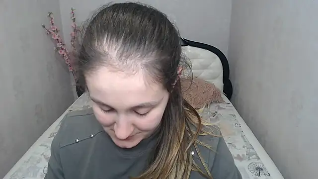 Snapshot of Holliy_Cooper chatting on April 23, 2026, 12:29 pm Holliy Cooper online show from April 23, 2026, 12:29 pm