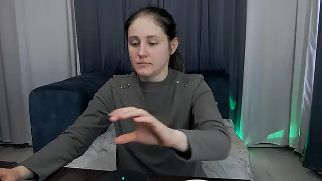Snapshot of Holliy_Cooper chatting on April 24, 2026, 7:44 am Holliy Cooper online show from April 24, 2026, 7:44 am