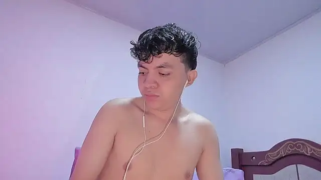 Snapshot of Lucaas_King chatting on February 5, 2025, 12:38 pm Lucaas King online show from February 5, 2025, 12:38 pm