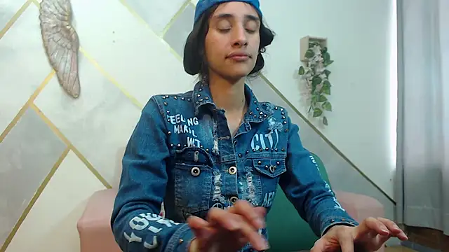 RoxanaCyrano  online show from October 21, 2025, 8:09 pm