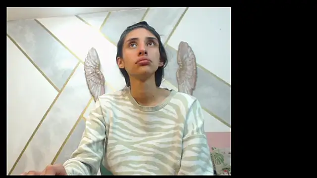 RoxanaCyrano  online show from October 28, 2025, 7:38 pm