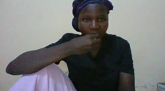 prettychic5 online show from January 28, 2025, 3:46 pm