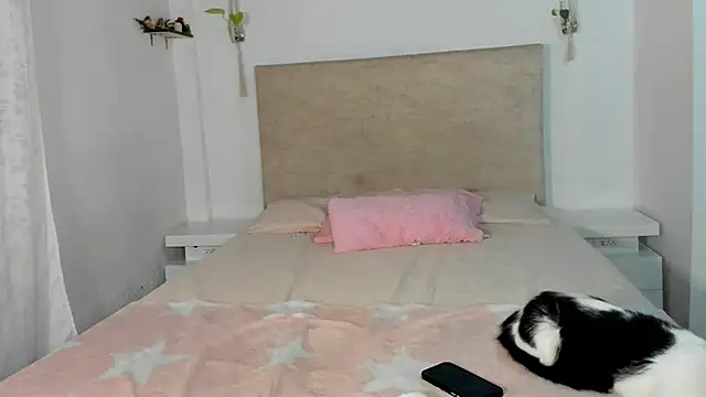 Snapshot of katt_pelaez chatting on April 10, 2026, 12:16 am katt pelaez online show from April 10, 2026, 12:16 am