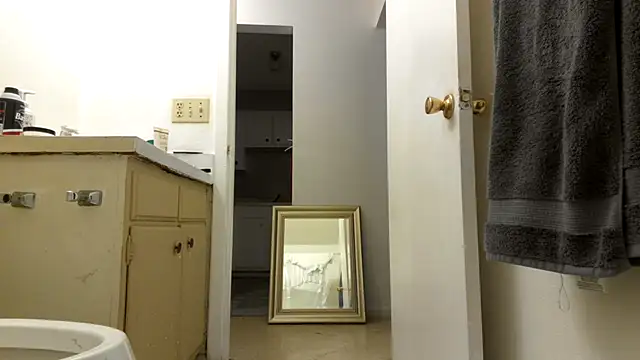 Peachestabby147 online show from September 20, 2025, 3:29 am