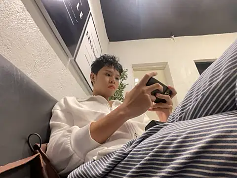 Snapshot of Plaxtique chatting on November 8, 2025, 2:39 pm Plaxtique online show from November 8, 2025, 2:39 pm