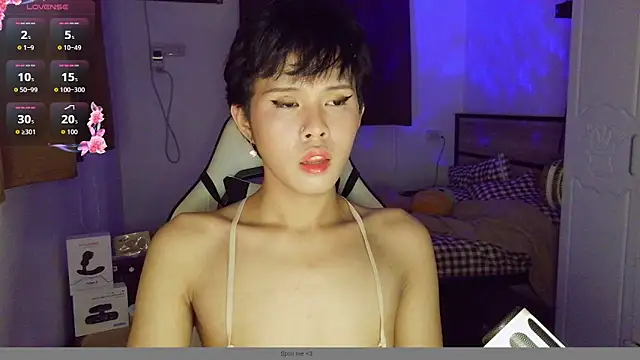 Snapshot of Plaxtique chatting on February 3, 2026, 4:12 pm Plaxtique online show from February 3, 2026, 4:12 pm