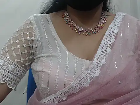 Snapshot of Lovely_Siri_23 chatting on February 4, 2026, 5:57 am Lovely Siri 23 online show from February 4, 2026, 5:57 am