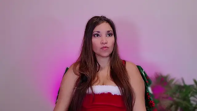 DivineLynn online show from December 9, 2024, 4:15 pm