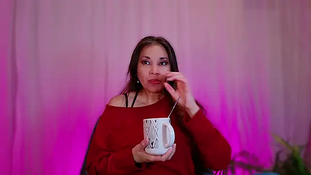 DivineLynn online show from January 16, 2025, 5:23 pm