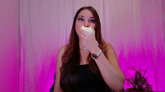 DivineLynn online show from January 20, 2025, 3:50 pm