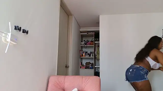 Snapshot of hanarousse chatting on October 22, 2025, 1:44 pm hanarousse online show from October 22, 2025, 1:44 pm