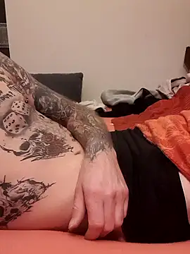 Snapshot of PIercingBoy38 chatting on January 20, 2025, 4:21 am PIercingBoy38 online show from January 20, 2025, 4:21 am