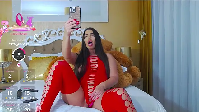 Snapshot of GoldenCaroline chatting on February 13, 2026, 5:31 pm GoldenCaroline online show from February 13, 2026, 5:31 pm