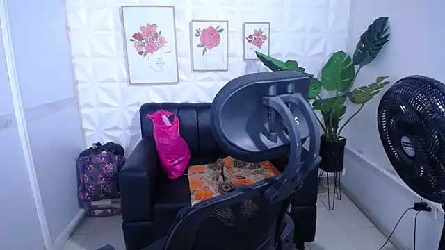 Valentinaa mature online show from November 30, 2025, 4:49 am