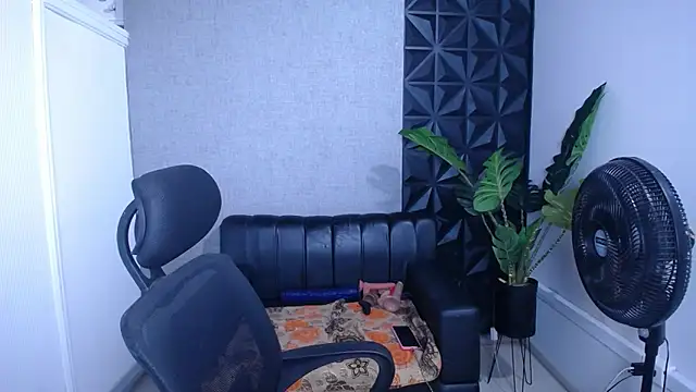 Valentinaa mature online show from March 25, 2026, 10:16 pm