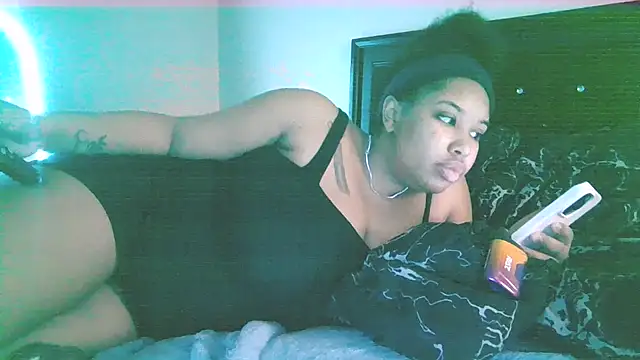 Snapshot of creamdreammmm chatting on November 25, 2025, 11:49 pm creamdreammmm online show from November 25, 2025, 11:49 pm