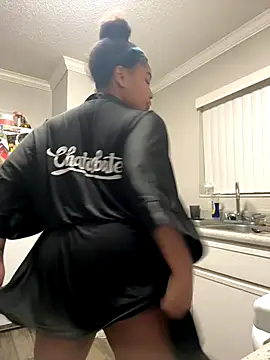 Snapshot of creamdreammmm chatting on December 17, 2025, 4:29 am creamdreammmm online show from December 17, 2025, 4:29 am