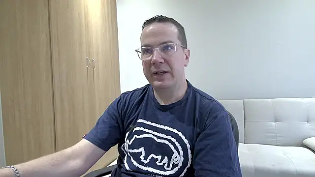 BrettJ81 online show from November 18, 2025, 2:32 pm