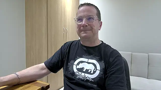 BrettJ81 online show from November 24, 2025, 5:23 pm