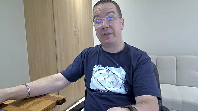 BrettJ81 online show from December 16, 2025, 12:32 pm