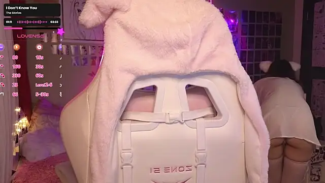 Snapshot of Evie_Ro chatting on November 13, 2025, 11:36 pm Evie Ro online show from November 13, 2025, 11:36 pm