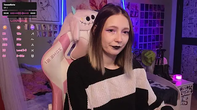 Snapshot of Evie_Ro chatting on January 6, 2026, 1:04 pm Evie Ro online show from January 6, 2026, 1:04 pm