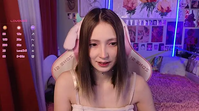 Snapshot of Evie_Ro chatting on March 14, 2026, 1:12 am Evie Ro online show from March 14, 2026, 1:12 am