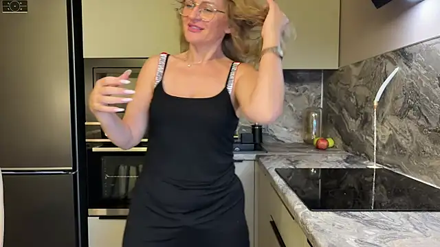 mommy nadin online show from October 13, 2025, 5:02 pm