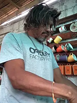 Snapshot of kvr27 chatting on November 25, 2025, 11:54 am kvr27 online show from November 25, 2025, 11:54 am