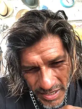 Snapshot of kvr27 chatting on December 17, 2025, 9:43 pm kvr27 online show from December 17, 2025, 9:43 pm