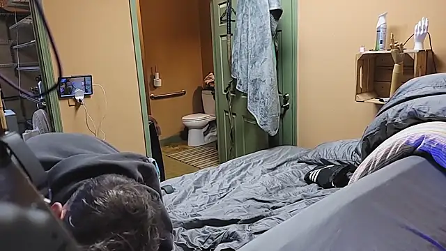 Snapshot of leahcimnikral chatting on December 15, 2025, 5:23 am leahcimnikral online show from December 15, 2025, 5:23 am