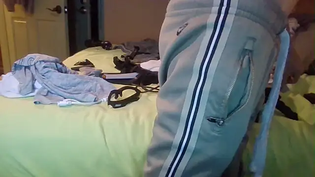 Snapshot of leahcimnikral chatting on December 17, 2025, 7:58 am leahcimnikral online show from December 17, 2025, 7:58 am