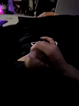 skaylove online show from December 8, 2024, 4:46 am