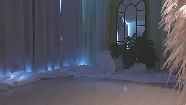 AmyArmstrong online show from December 4, 2025, 8:50 pm