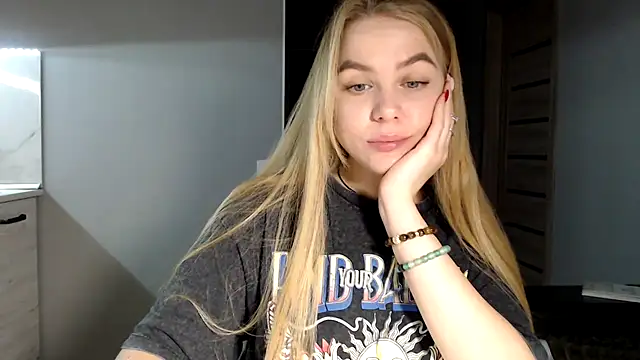 Snapshot of Sunbeam_ chatting on December 9, 2024, 11:03 pm Sunbeam online show from December 9, 2024, 11:03 pm