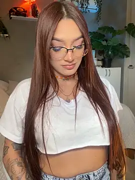 Snapshot of DaniDusan_ chatting on October 3, 2025, 4:15 pm DaniDusan online show from October 3, 2025, 4:15 pm