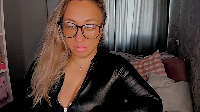 CumOnMy Tits online show from October 12, 2025, 4:33 am