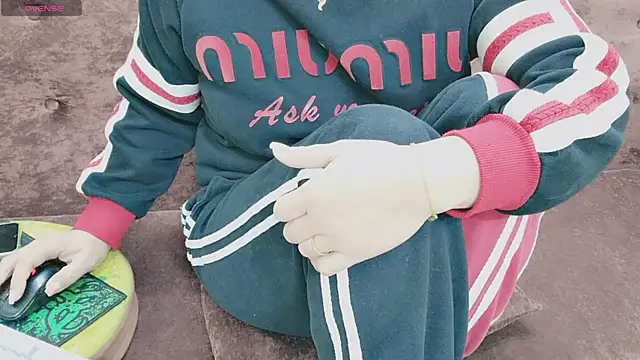 Sophie Secret online show from November 27, 2025, 9:39 pm