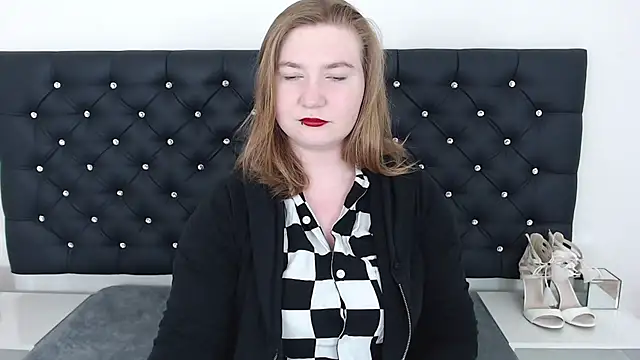 LaraDream online show from February 19, 2025, 7:38 pm