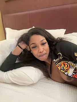 Snapshot of mismialove chatting on February 5, 2026, 4:22 pm mismialove online show from February 5, 2026, 4:22 pm