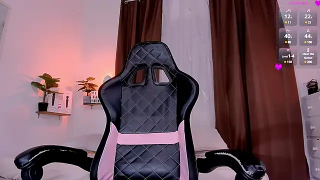 Snapshot of KeishaDanger_ chatting on December 1, 2024, 10:43 pm KeishaDanger online show from December 1, 2024, 10:43 pm