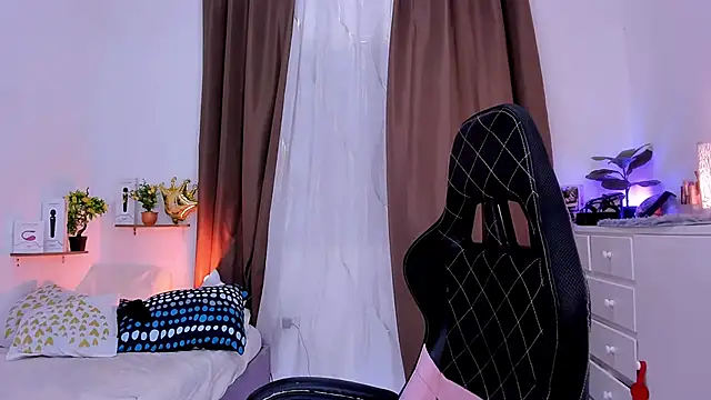 Snapshot of KeishaDanger_ chatting on March 5, 2025, 4:34 am KeishaDanger online show from March 5, 2025, 4:34 am