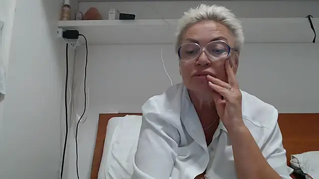 Snapshot of LindaL chatting on June 30, 2026, 11:00 am LindaL online show from June 30, 2026, 11:00 am