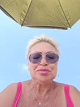 Snapshot of LindaL chatting on July 6, 2026, 10:12 am LindaL online show from July 6, 2026, 10:12 am