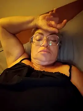 Snapshot of LindaL chatting on July 7, 2026, 9:30 pm LindaL online show from July 7, 2026, 9:30 pm