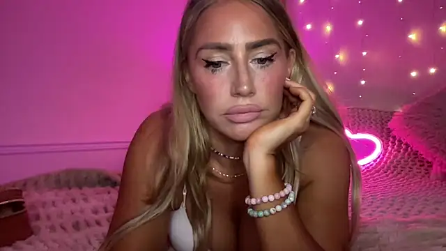 Fitnessbabe69 online show from November 26, 2025, 12:17 pm