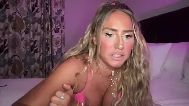 Fitnessbabe69 online show from May 15, 2026, 7:04 am