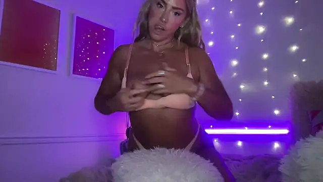 Fitnessbabe69 online show from July 9, 2026, 9:35 am